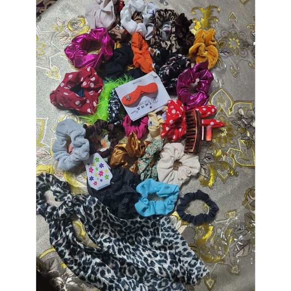 Bundle of Women Hair Accessories - Picture 1 of 7